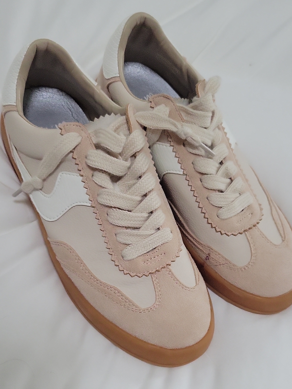 Mia Women's Low-Top Sneakers in Blush and White